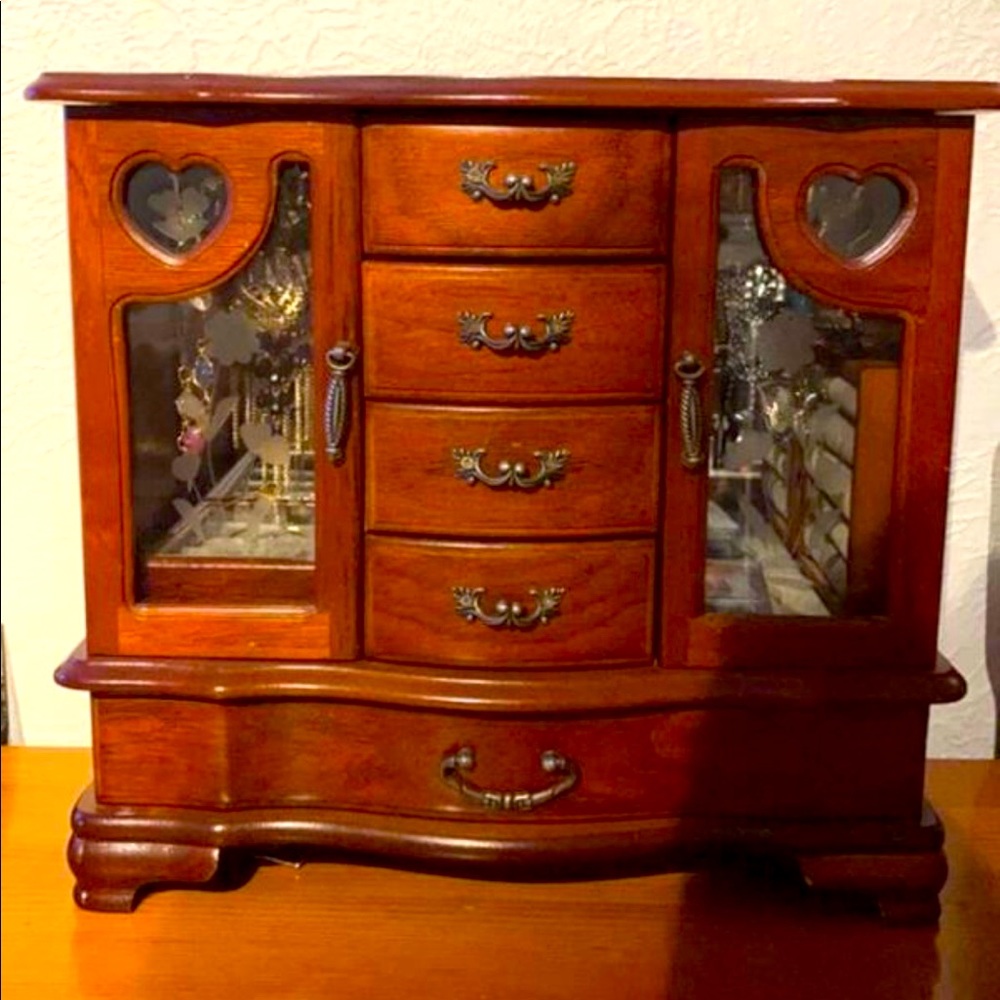 Jewelry box